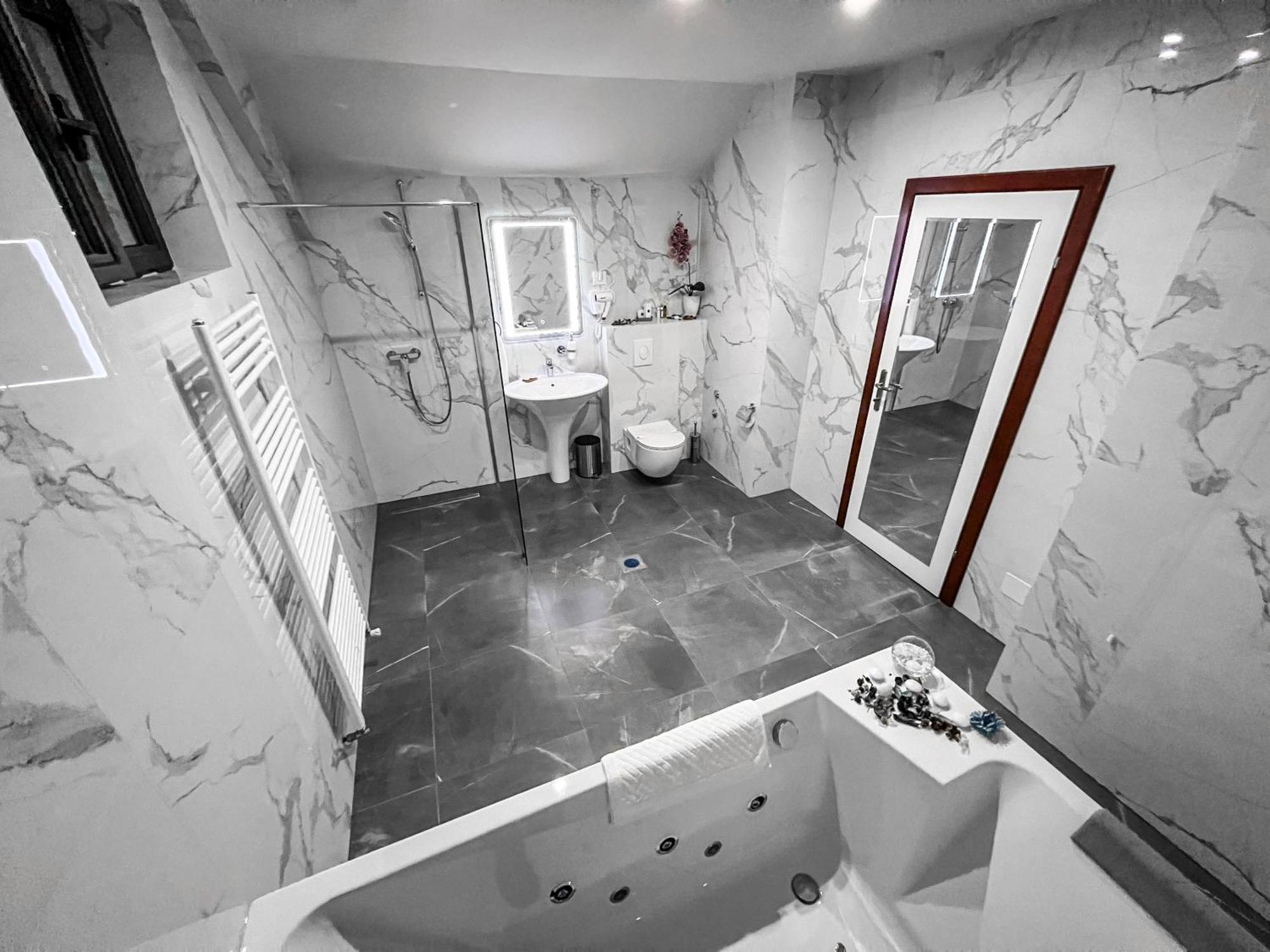 Hotel Laktasi Ngoại thất bức ảnh