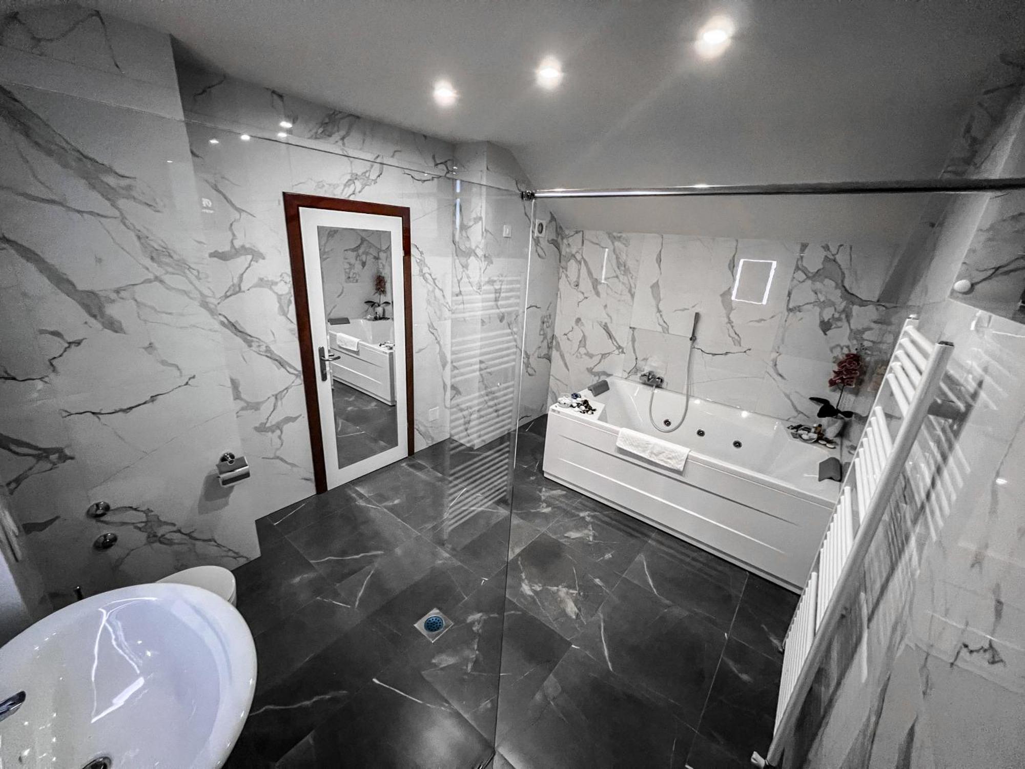 Hotel Laktasi Ngoại thất bức ảnh