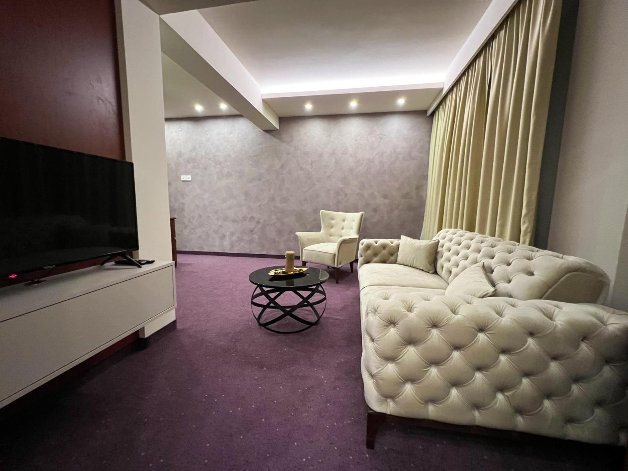 Hotel Laktasi Ngoại thất bức ảnh