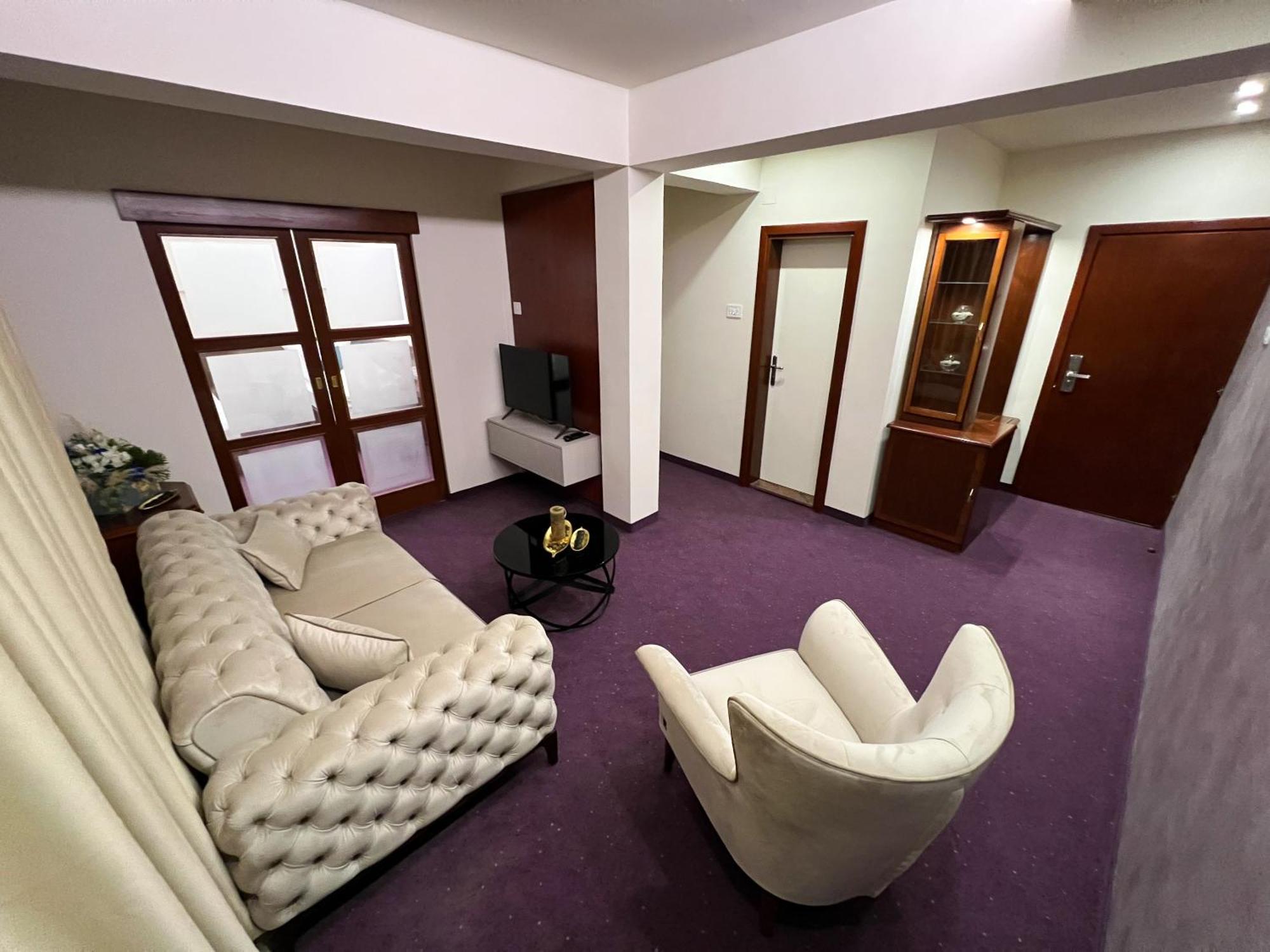 Hotel Laktasi Ngoại thất bức ảnh