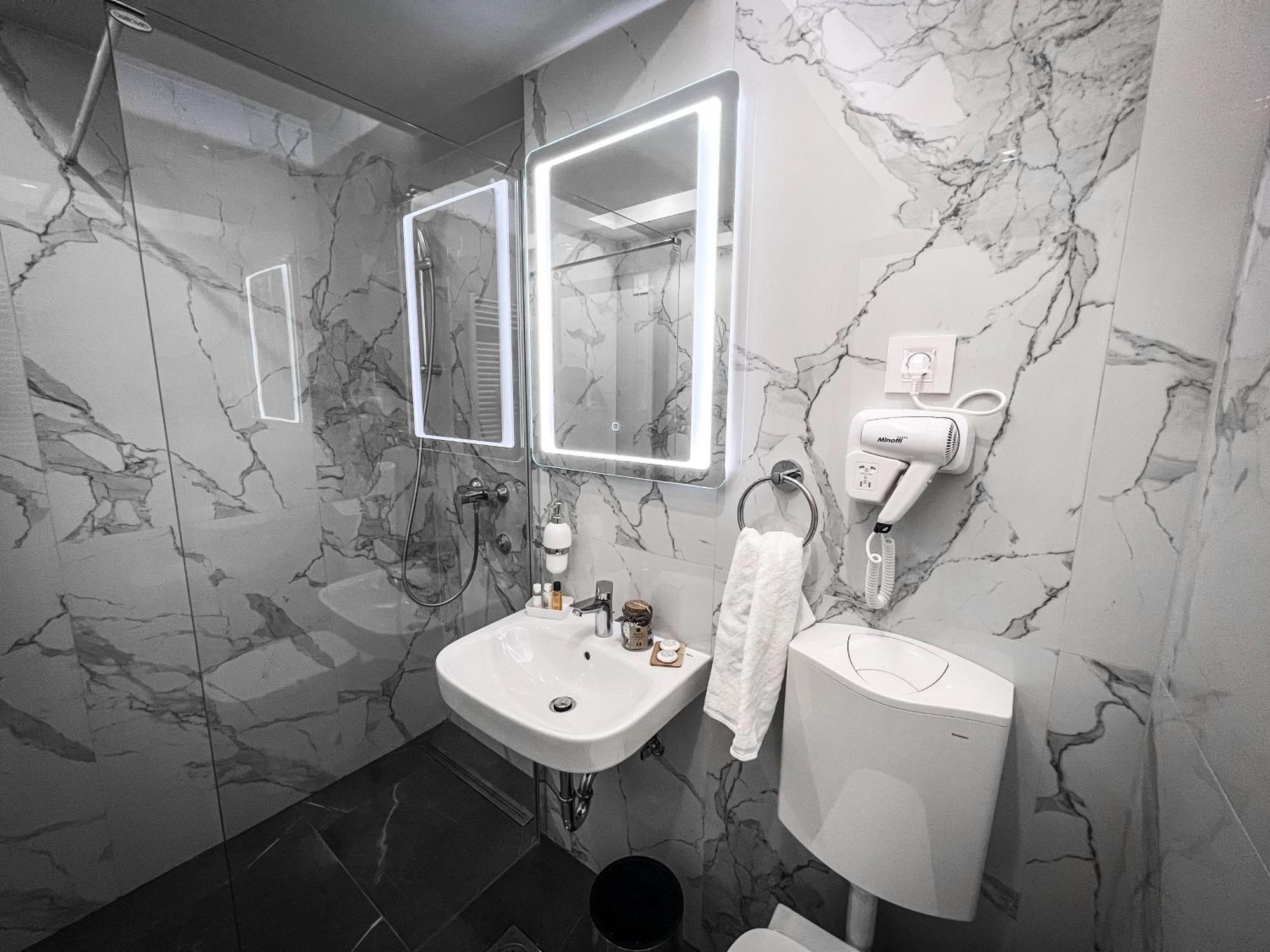 Hotel Laktasi Ngoại thất bức ảnh